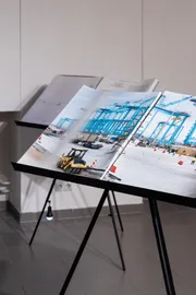 Ansicht der Ausstellung Komuna Maro