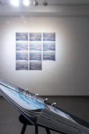 Ansicht der Ausstellung Komuna Maro